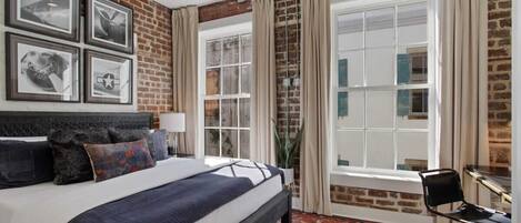 10 habitaciones, escritorio y tabla de planchar con plancha