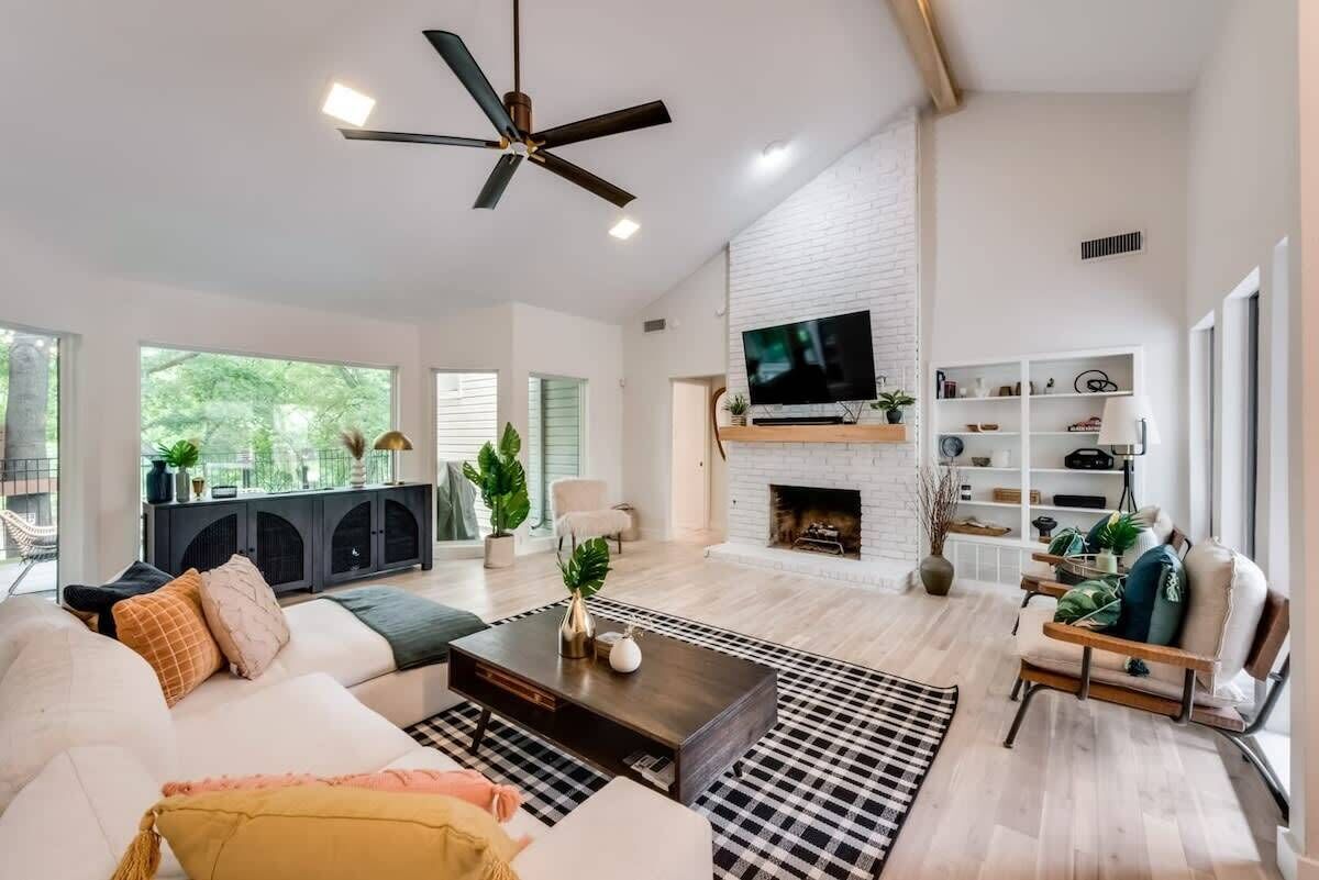 Garland Getaway, 6 BD w Treehouse, Patio & Views