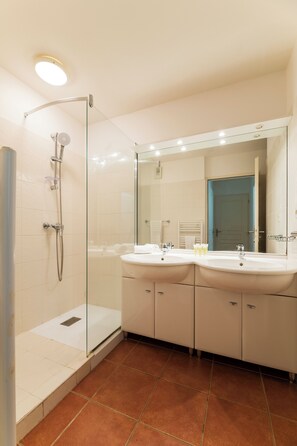 3 pièces 4/6 personnes | Badezimmer