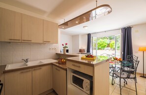 2 pièces 2/4 personnes supérieur | Private kitchen | Microwave, oven, stovetop, dishwasher - Lagrange Vacances - Le Jardin Mauresque (Arcachon)