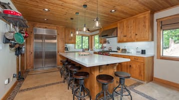 Frigorífic, microones, forn i placa de cuina