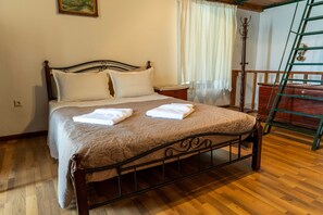 3 chambres, chambres insonorisées, fer et planche à repasser