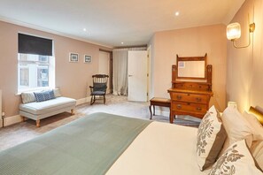 1 bedroom, desk, WiFi, bed sheets