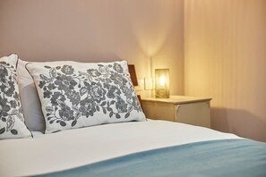 1 Schlafzimmer, Schreibtisch, WLAN, Bettwäsche