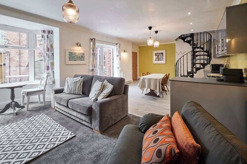 Host & Stay | The Courtyard at No.47