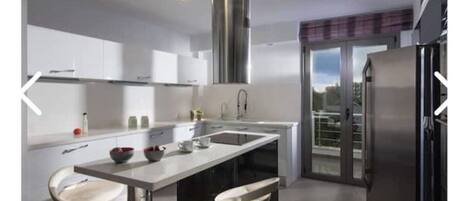 Microwave, dishwasher, coffee/tea maker, toaster