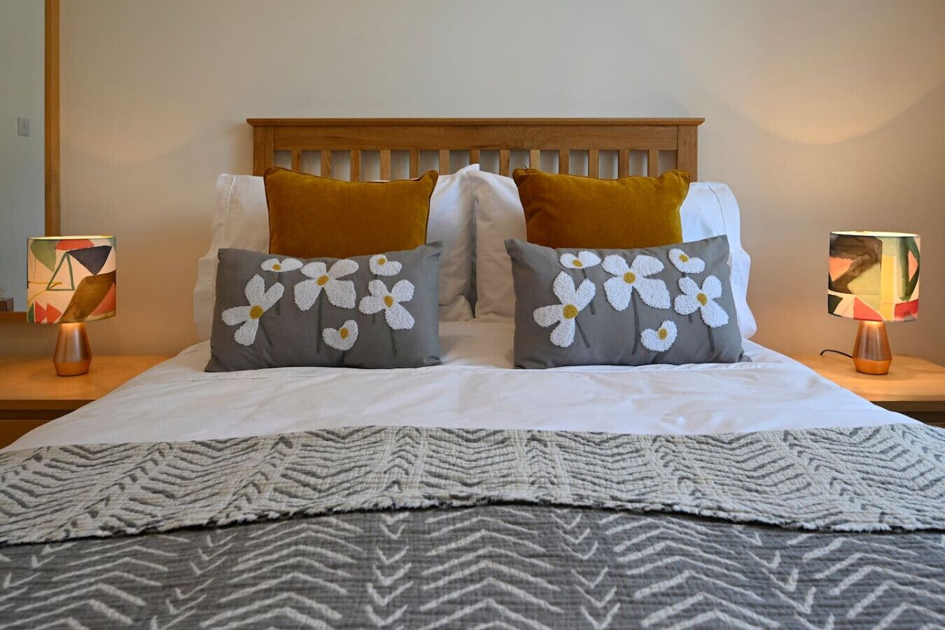 1 dormitorio, tabla de planchar con plancha, wifi y ropa de cama