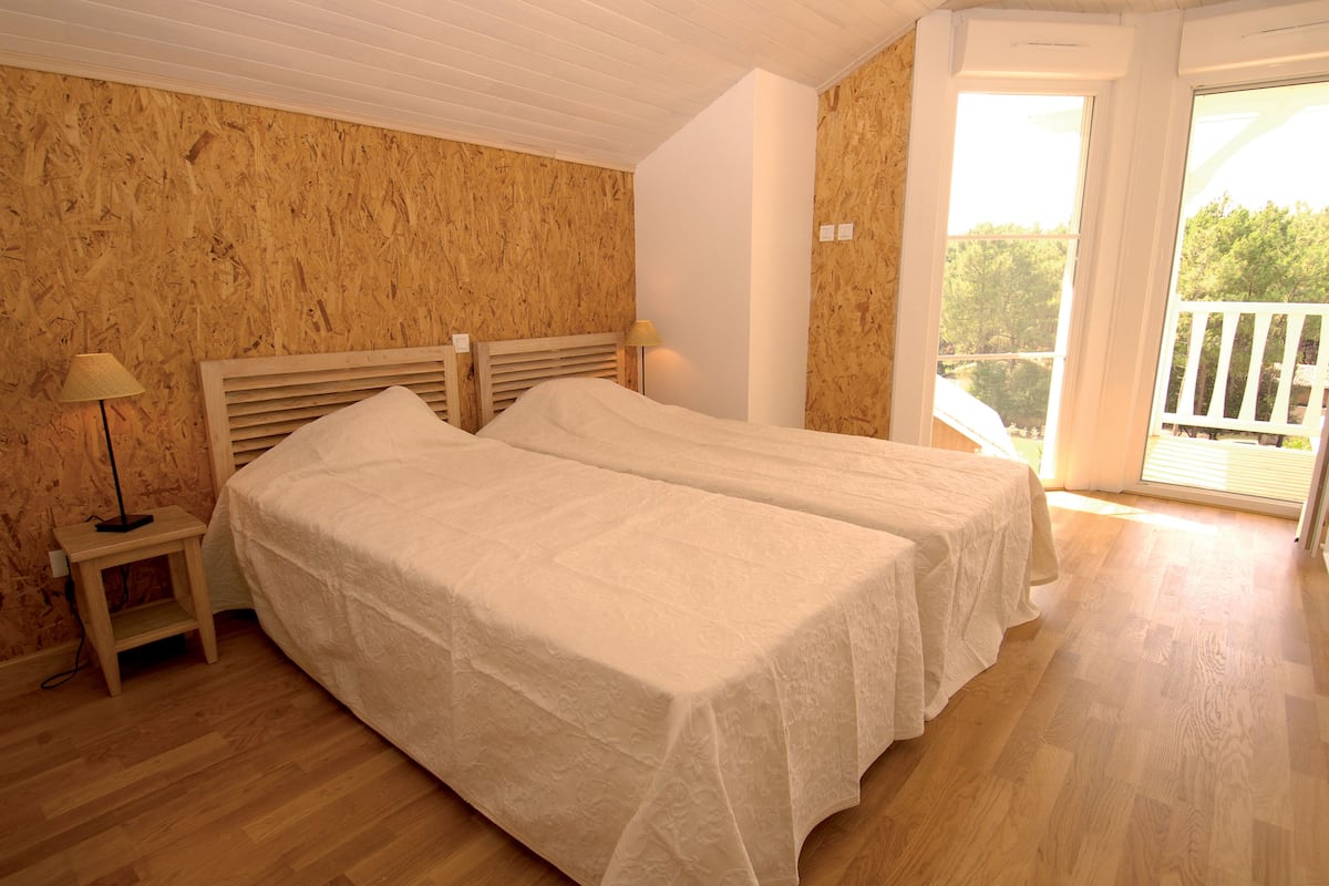 3 bedrooms, iron/ironing board, cots/infant beds
