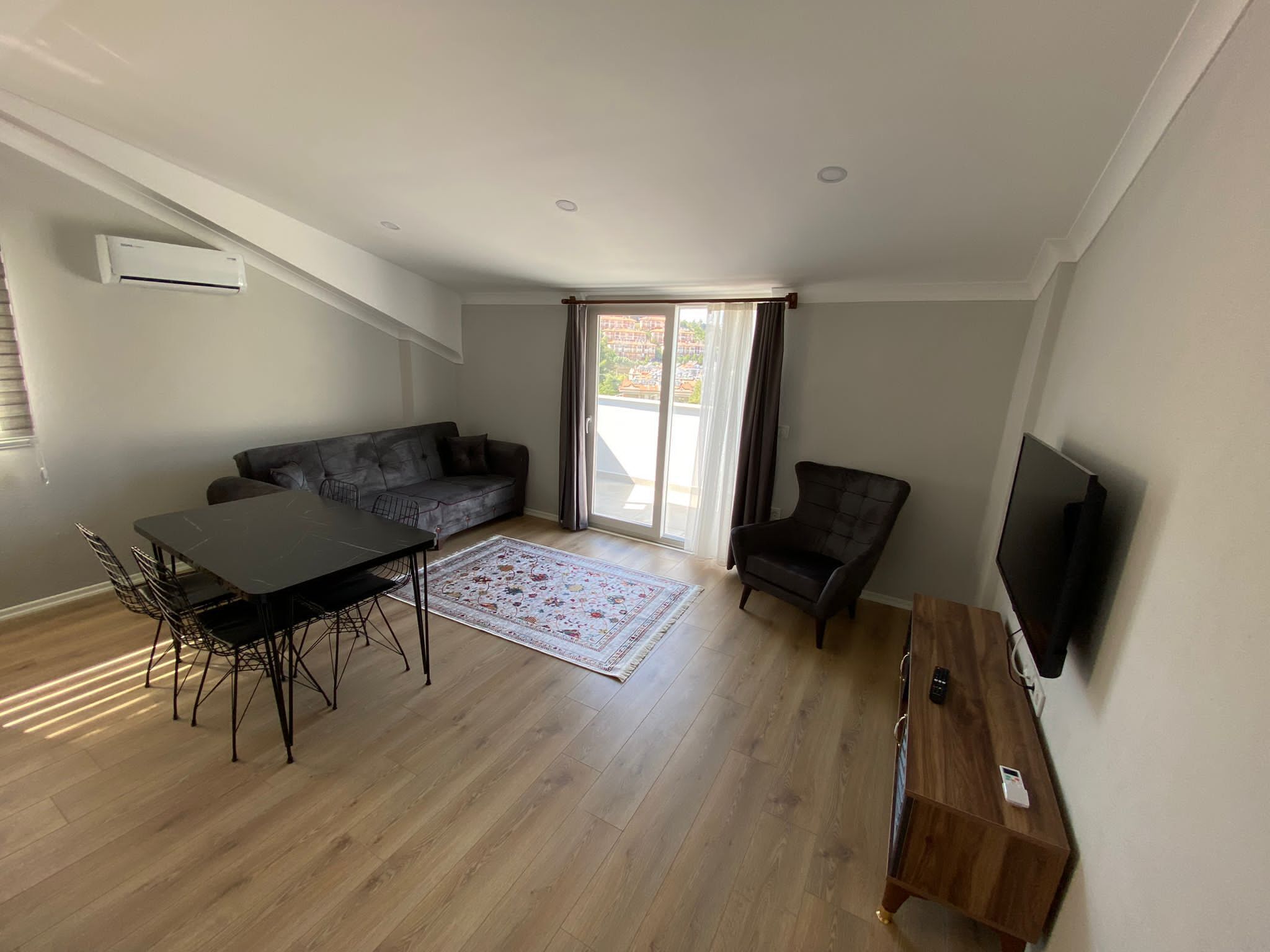 Şehir Manzaralı Avm'ye 5 Dakika Mesafeli Apartman Dairesi