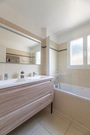 Villa | Bathroom