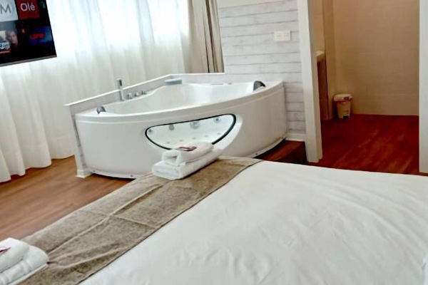 Deluxe Penthouse | WiFi (free), bed sheets