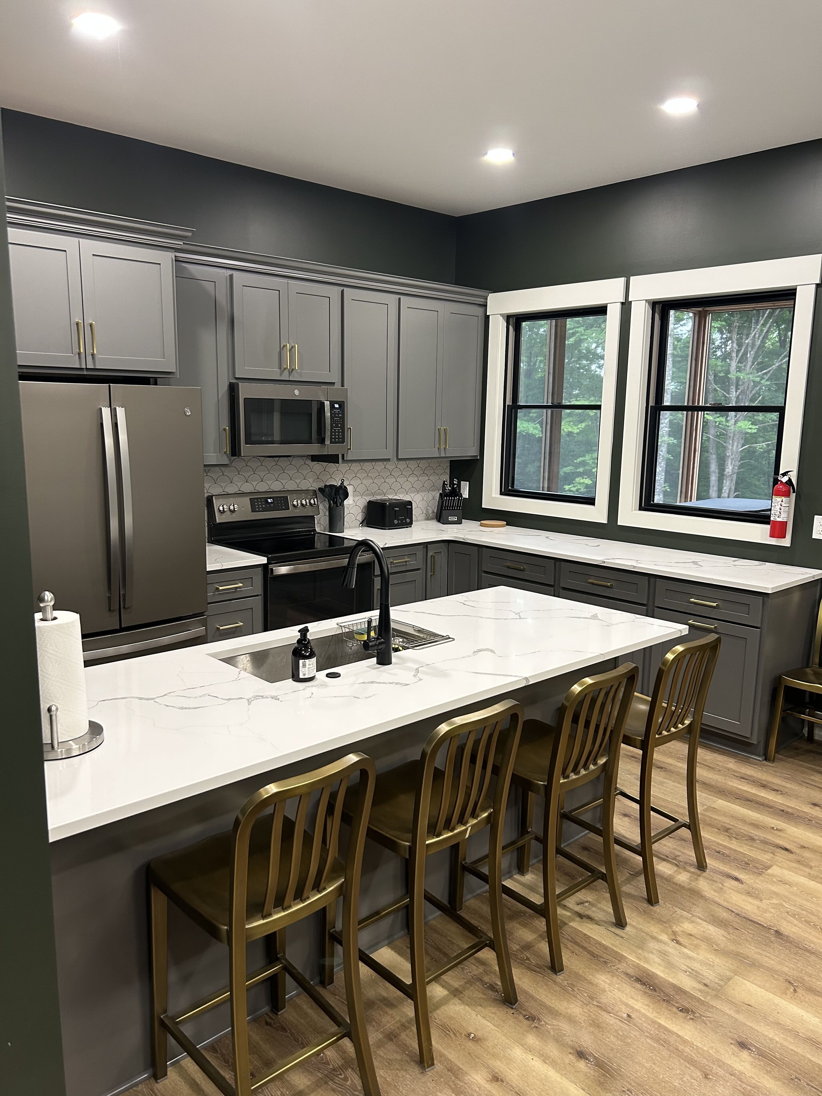 雪櫃、微波爐、焗爐、爐具