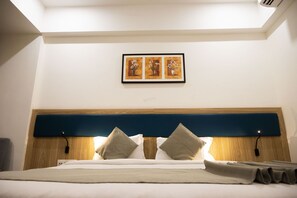 1 bedroom, pillow-top beds, iron/ironing board, free WiFi