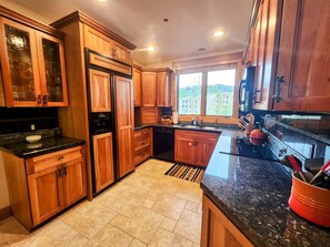 Fridge, microwave, oven, stovetop - Luxury SKI IN/SKI OUT! Ski Locker, Close to West Wall Lift (Mt. Crested Butte)