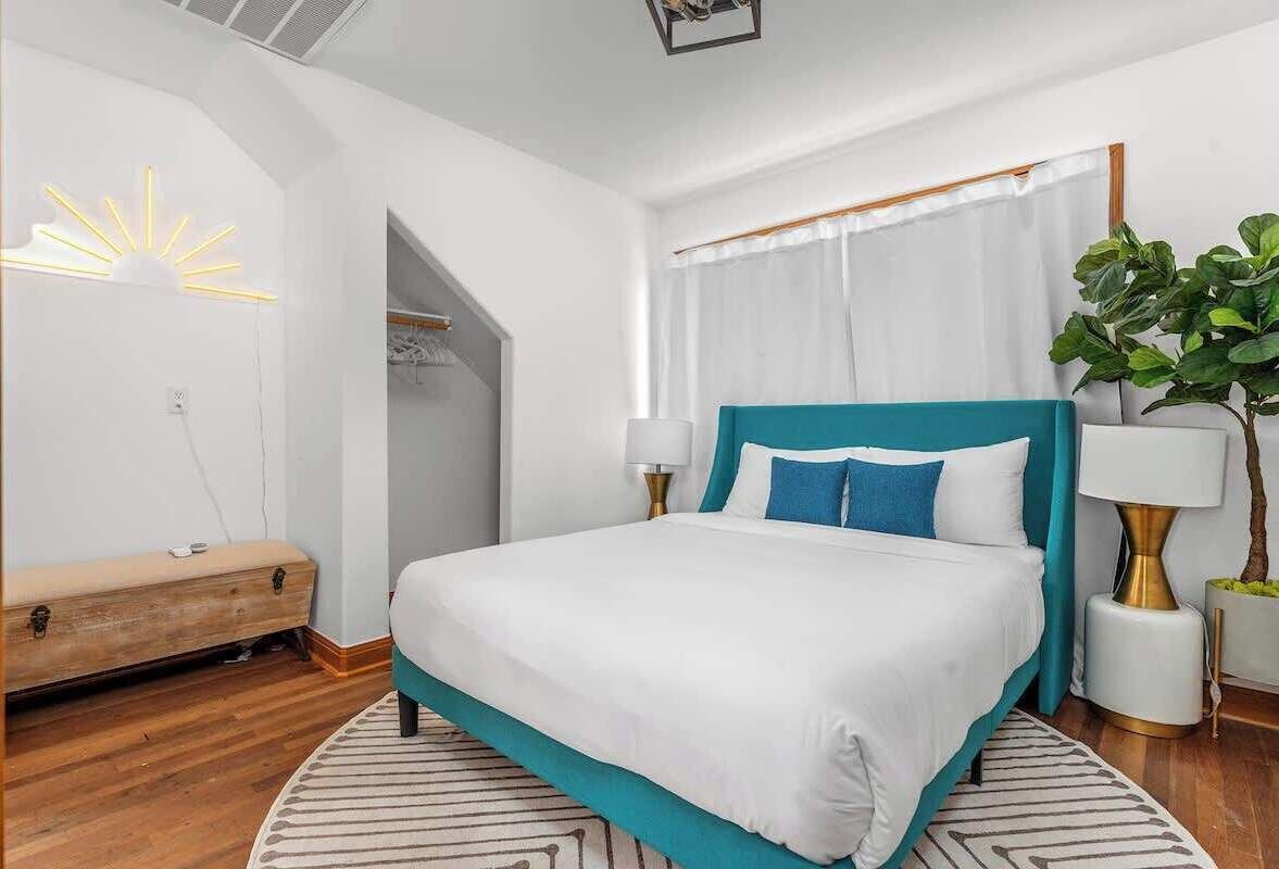 8 bedrooms, iron/ironing board, free WiFi, bed sheets