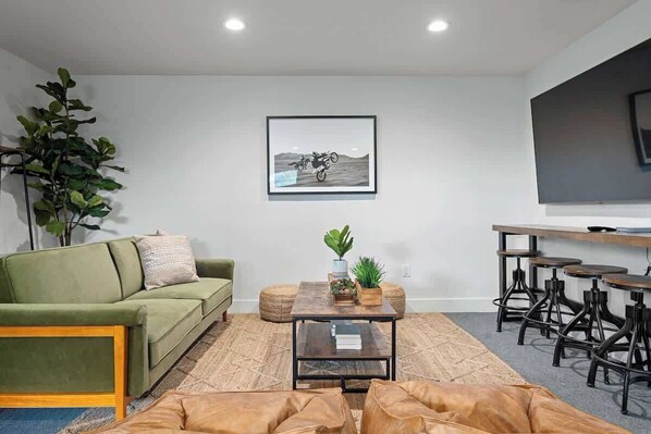 Smart TV, ping pong, books