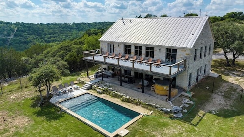The Point-Hill Country Views-Pool+Hot Tub