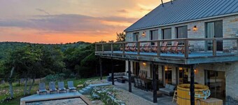The Point-Hill Country Views-Pool+Hot Tub