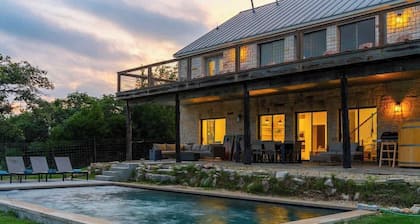 The Point-Hill Country Views-Pool+Hot Tub