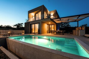 A modern two-story house with a swimming pool, large windows, and outdoor seating. - Villa Villa Venta (Kvarner - Krasica) (Krasica)