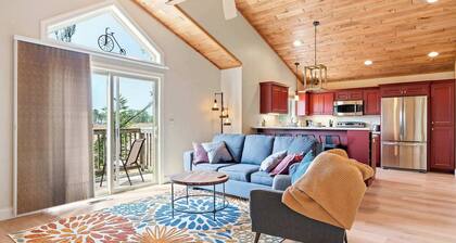 Pet friendly, Upper Deck Condo