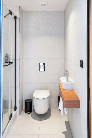 Superior Room, 2 Twin Beds | Bathroom