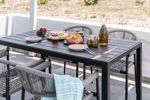 Outdoor dining - Private Villa with Jacuzzi & Sunset/sea view (Oia)