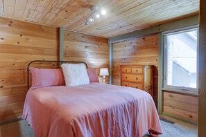 2 bedrooms, free WiFi, bed sheets - Cluster 34 - Classic Cabin, Gas Fireplace (Sunriver)