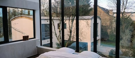 4 室のベッドルーム、デスク、アイロン / アイロン台、WiFi (無料)