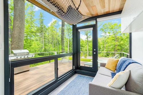 Cute Riverside Cabin w Hot Tub, Fire Pit, & Kayaks