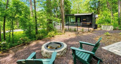 Cute Riverside Cabin w Hot Tub, Fire Pit, & Kayaks