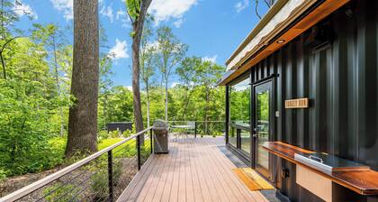 Cute Riverside Cabin w Hot Tub, Fire Pit, & Kayaks