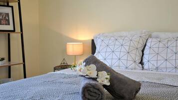2 bedrooms, iron/ironing board, free WiFi, bed sheets