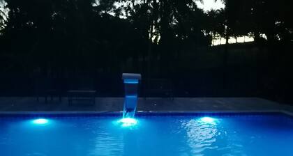 Amadou - Casa com Grande Piscina e Jardim