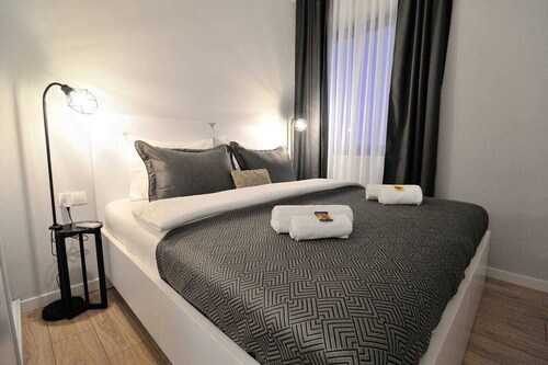 Luxury two bedroom apartment P, Balcony, AirCond, WiFi, fully equipped kitchen