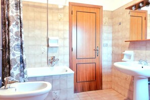Ducha, secador de pelo y bidé