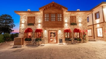 المنشأة من الخارج