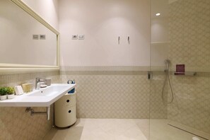 Shower, hair dryer, bidet, towels - Sweett | Maison Laghetto (Milano)
