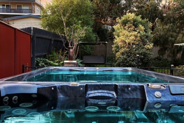 Outdoor spa tub