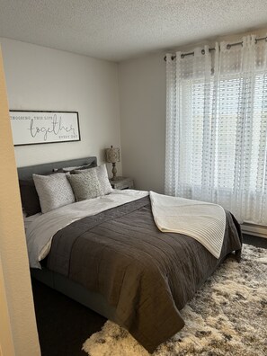 4 makuuhuonetta, silitysrauta/-lauta, ilmainen Wi-Fi, vuodevaatteet