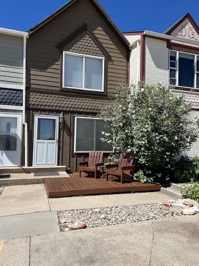 4 bedroom 4 bath Laramie townhouse. Close to all the fun!!!
