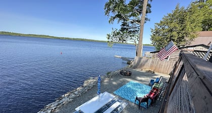 THE LOFT, Beautiful Deck Views, Steps from the Lake, Nights Around the Fire Pit