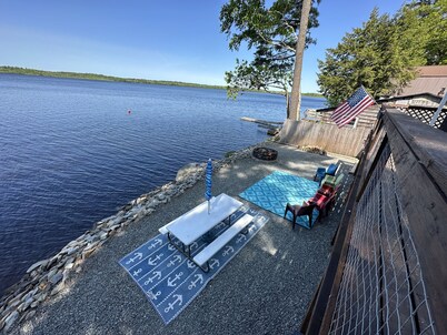 THE LOFT, Beautiful Deck Views, Steps from the Lake, Nights Around the Fire Pit