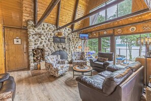 TV, fireplace, DVD player, books