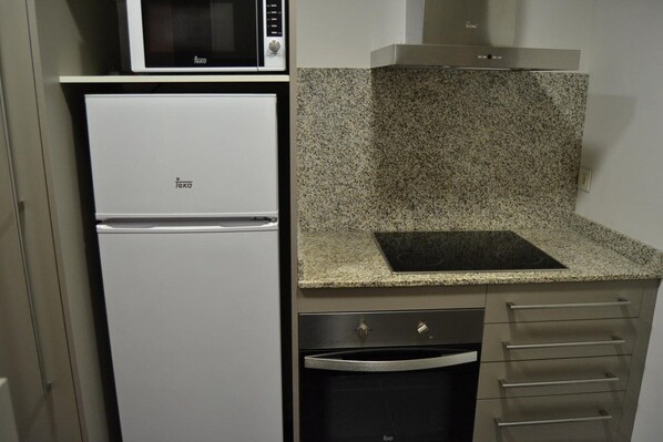 雪櫃、微波爐、焗爐、咖啡機/沖茶器