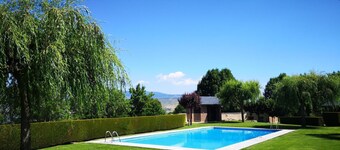 Townhouse 3 Bed Pool, Paddle Court, Fireplace & Wi-Fi
