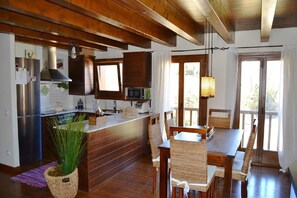 Dining - Ground Floor 3 rooms Pool, Fireplace, Garden & Wi-Fi (Queixans)