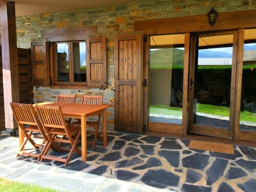 RDC 3 ch. Piscine, Cheminée, Jardin Privé et Vues