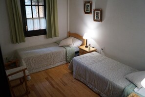 3 bedrooms, iron/ironing board, Internet