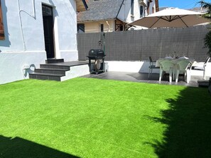 Outdoor dining - Country House in Enveitg with garden, fireplace and WiFi (Enveig)